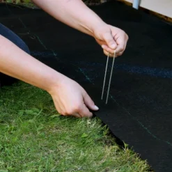 Sunnydaze Decor Sunnydaze UV Resistant Landscape Fabric Weed Barrier Fabric With Landscape Staples -Garden Furniture Discounts GUEST 7c270fef 1dd3 4f4b 9419 7027a0616c00